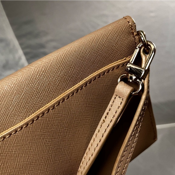 FREE ADD-ON Danier leather wristlet/purse pouch in tan - Picture 9 of 10